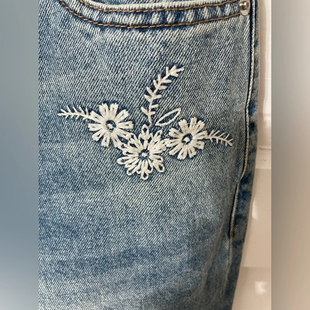 FREE PEOPLE STEINBECK PATCHED STRAIGHT LEG JEANS Size 27 - Picture 3 of 16